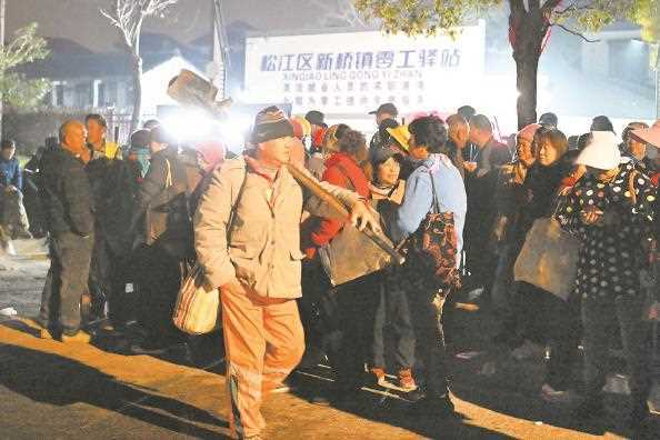 20260412060403-69db35d3e9b30.jpg 上海:马路市场升级“零工驿站”变化有哪些