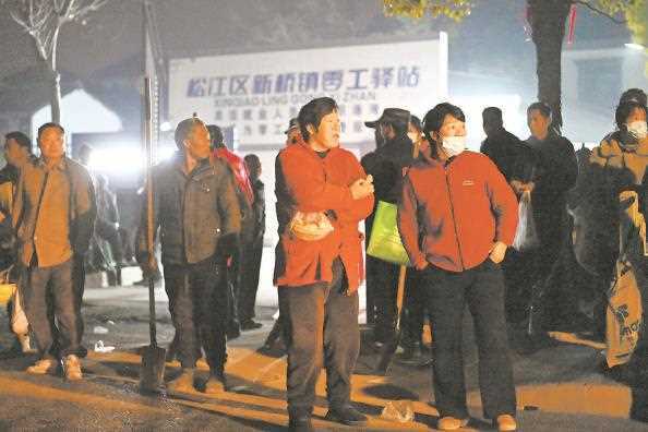 20260412060403-69db35d3ee263.jpg 上海:马路市场升级“零工驿站”变化有哪些