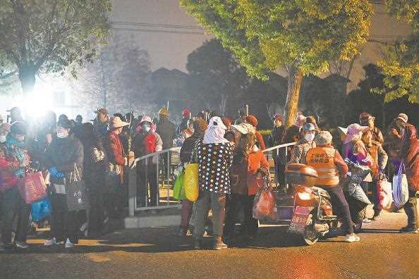 20260412060403-69db35d3f2eeb.jpg 上海:马路市场升级“零工驿站”变化有哪些