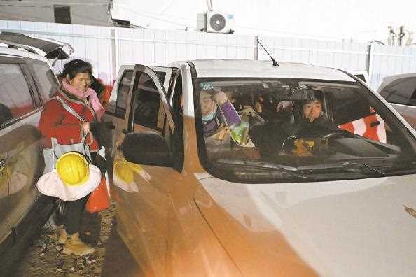 20260412060404-69db35d404081.jpg 上海:马路市场升级“零工驿站”变化有哪些