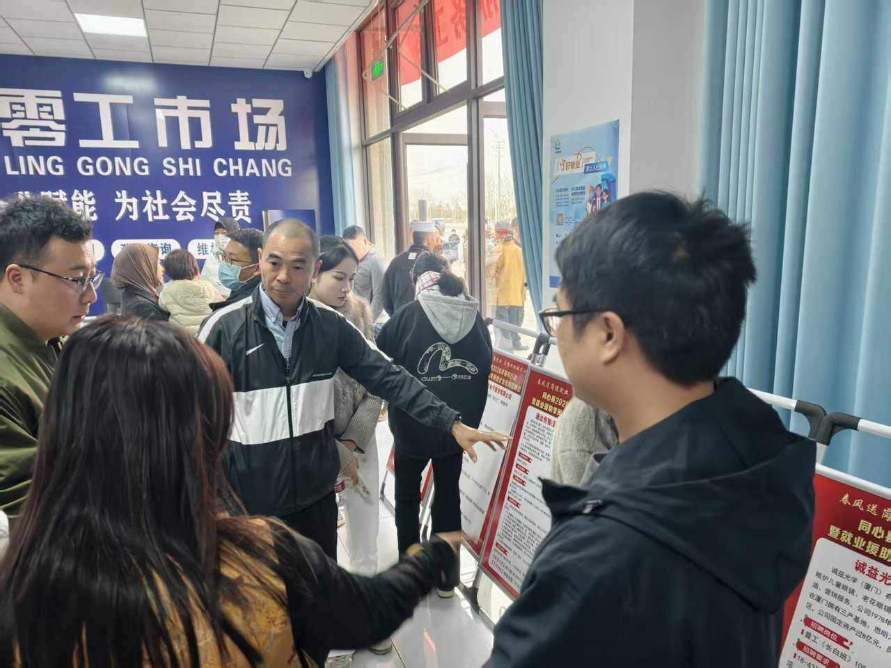 20260412061036-69db375c0bc14.jpg 宁夏同心县2026年春风行动暨就业援助季闽鲁企业专场招聘会举办