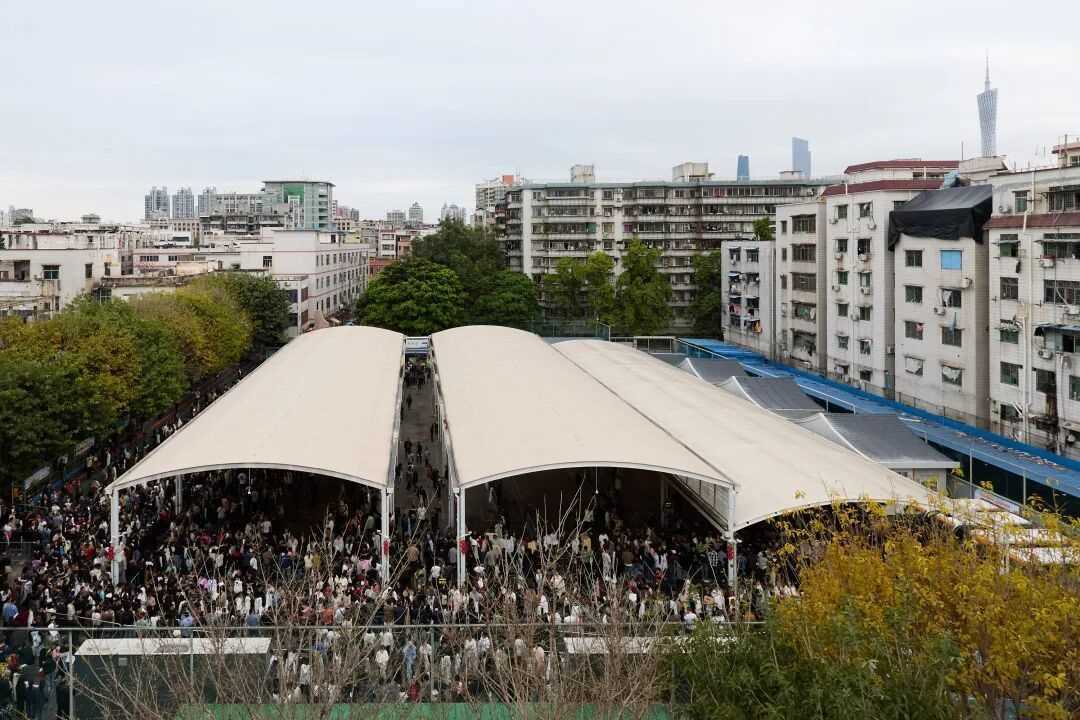 20260412061114-69db3782d1a95.jpg 打工新鲜事儿|日薪五六百元还招不到人,广州制衣村何以创造“薪”高度?