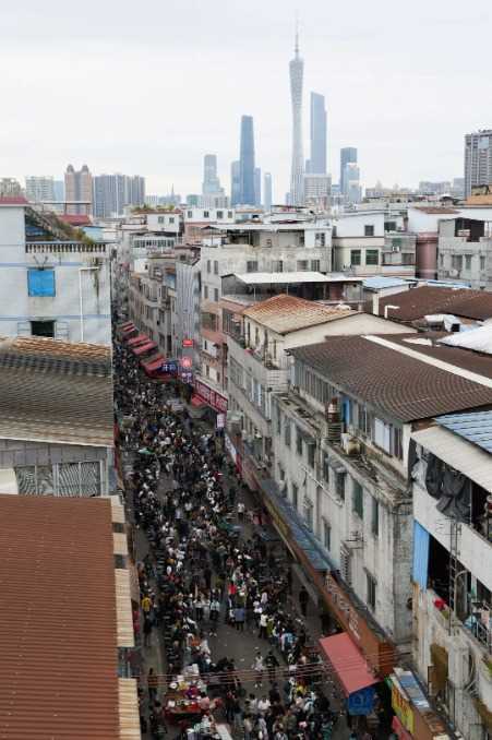 20260412061115-69db37836918b.jpg 打工新鲜事儿|日薪五六百元还招不到人,广州制衣村何以创造“薪”高度?