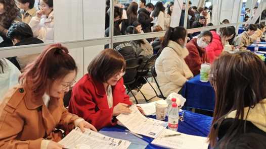 20260412061440-69db3850afe31.jpg “AI面试官”助力毕业生求职