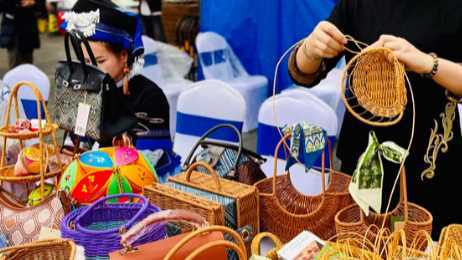 20260414095152-69de0e38f36fe.jpg 广西超10万名妇女靠非遗手艺居家就业