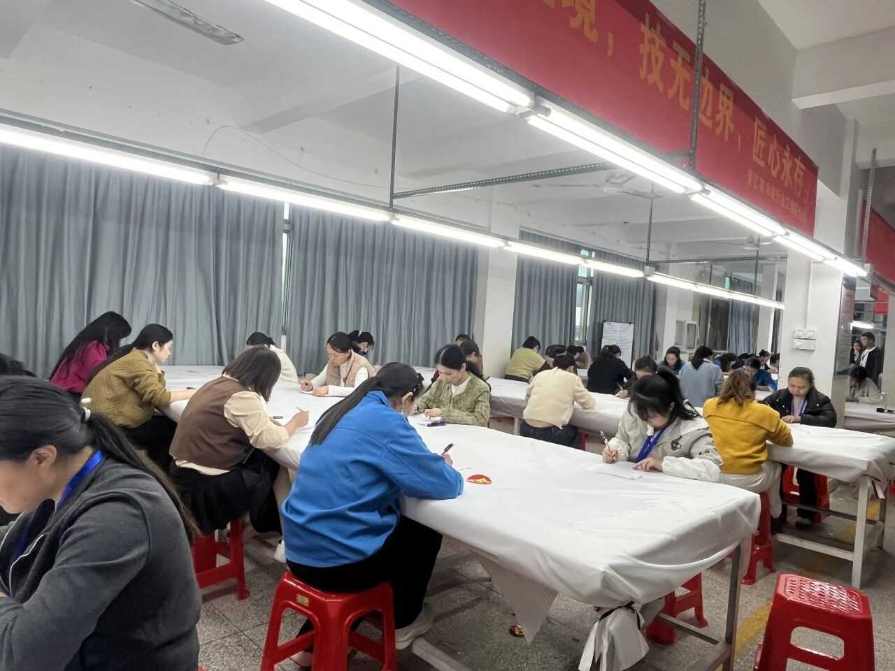 20260414095621-69de0f459ae4f.jpg 福建省泉州市制伞行业职工职业技能竞赛举行