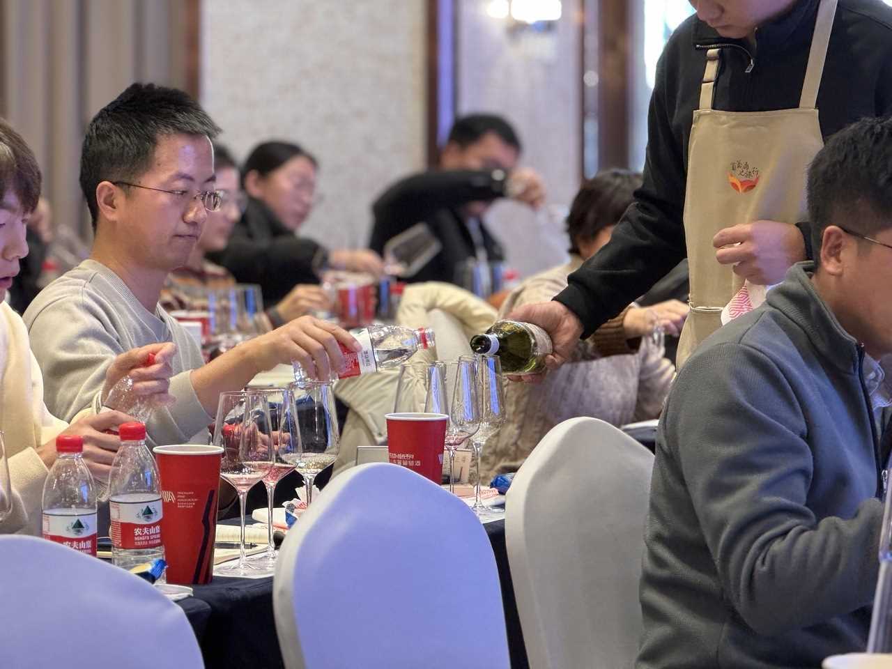 20260414095645-69de0f5d166ac.jpg 宁夏银川市第四届葡萄酒产业职工职业技能竞赛收官