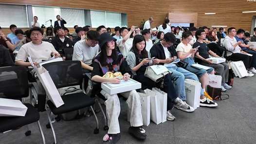 20260414095653-69de0f6528376.jpg 西部高技能人才培育总部在成都投用 全产业链育人才促就业