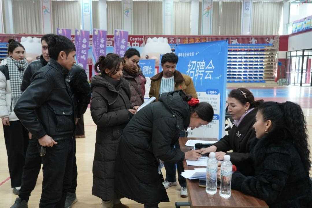 20260414095732-69de0f8ce86f8.jpg 新疆阿克苏纺织服装产业巡回招聘会举行