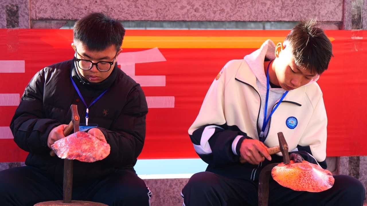 20260414095955-69de101b9cba5.jpg 云南鹤庆县银器产业学院举行首届职业技能大赛