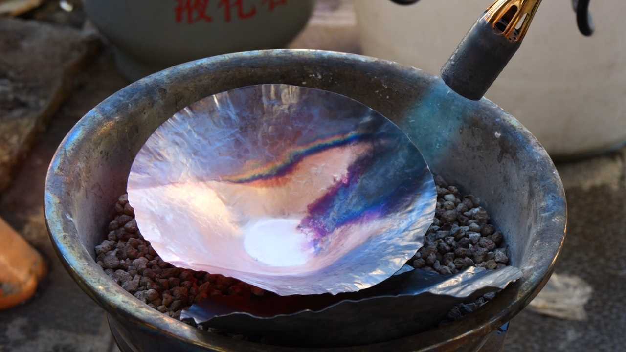 20260414095955-69de101bc3dd6.jpg 云南鹤庆县银器产业学院举行首届职业技能大赛