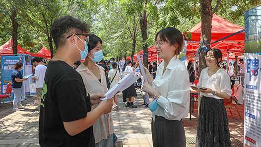 20260414100618-69de119a3e7b1.jpg 海南省2026年春节返乡人才对接会岗位丰富多样