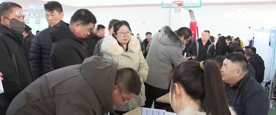 20260414100659-69de11c3c38d6.jpg 稳岗就业惠民生 暖心举措助力务工人员从“家门口”直达“厂门口”