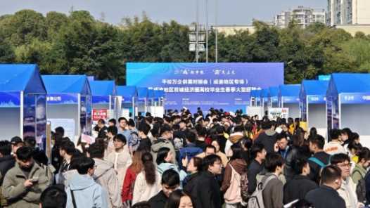 20260414100756-69de11fc73753.jpg AI岗位引爆江苏扬州新春招聘会