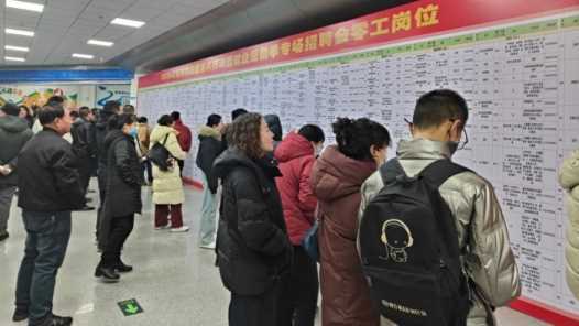 20260414100803-69de1203432a9.jpg 内蒙古锡林郭勒盟举办春风行动暨就业援助季专场招聘会