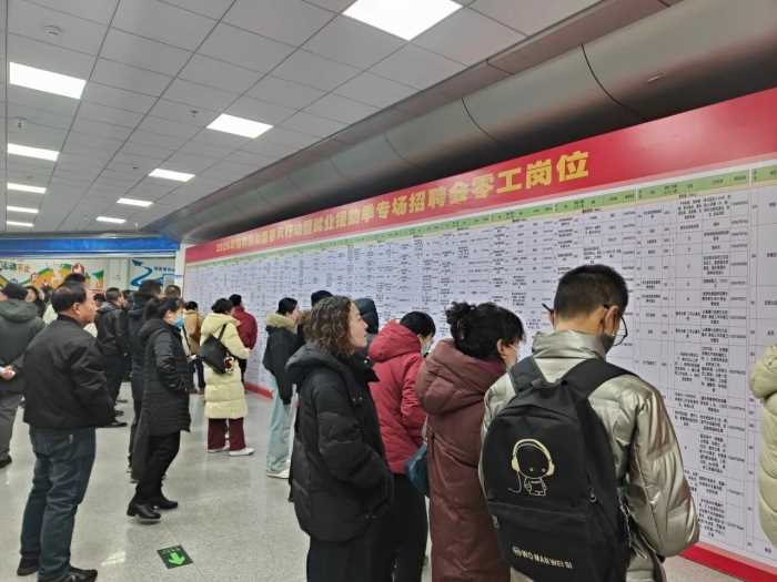20260414100803-69de12035143e.jpg 内蒙古锡林郭勒盟举办春风行动暨就业援助季专场招聘会