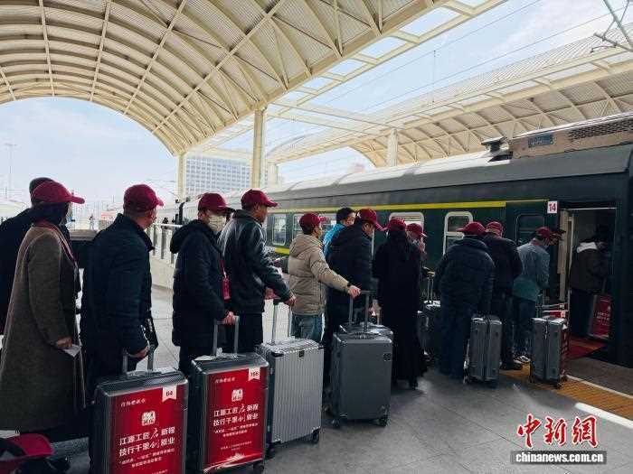 20260414100834-69de12222c752.jpg 青海组织2026年首批近430名务工人员跨省就业