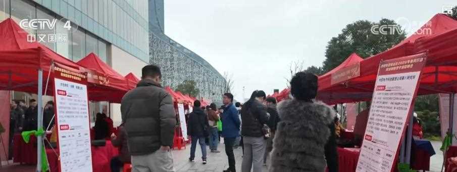 20260414100837-69de122596bc4.jpg “春风行动”暖意浓:新春招聘火热 多地精准发力促就业