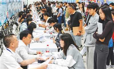 20260414100841-69de1229099b1.jpg 海南省2026年春节返乡人才对接会举行