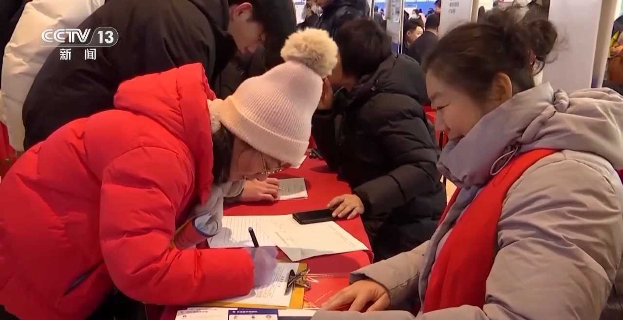 20260414100908-69de12449d22a.jpg 视频丨线上线下送岗位 供需对接更精准!各地“春风行动”促就业