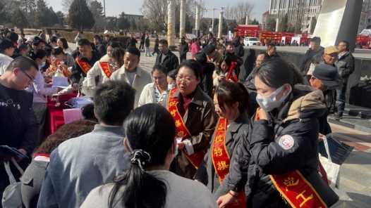 20260414101000-69de1278a5e20.jpg 内蒙古达拉特旗举办“春风送岗促就业,精准服务暖民心”专场招聘会