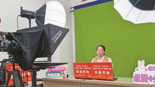 20260414101224-69de130890f8a.jpg 陕西榆林举办“春风行动”暨“就业援助季”现场招聘会 发布就业岗位1126个