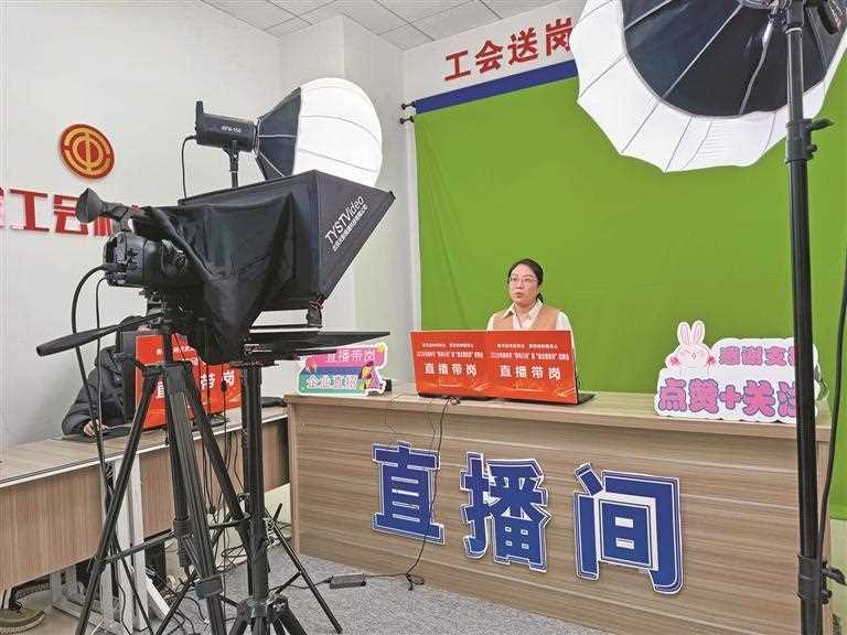 20260414101224-69de13089ff3a.jpg 陕西榆林举办“春风行动”暨“就业援助季”现场招聘会 发布就业岗位1126个