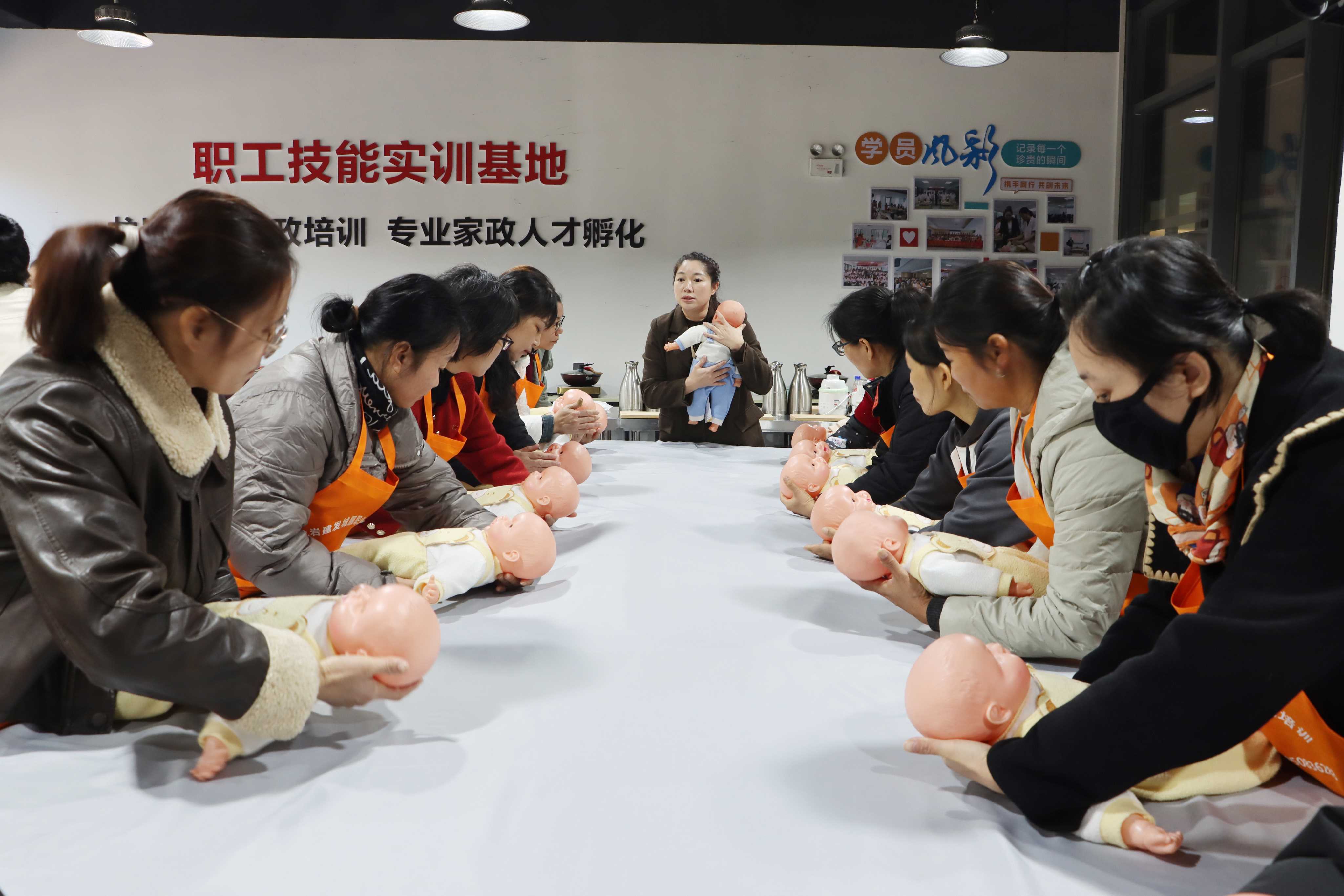 福建龙岩：启动“职”通车项目 服务转岗待岗职工