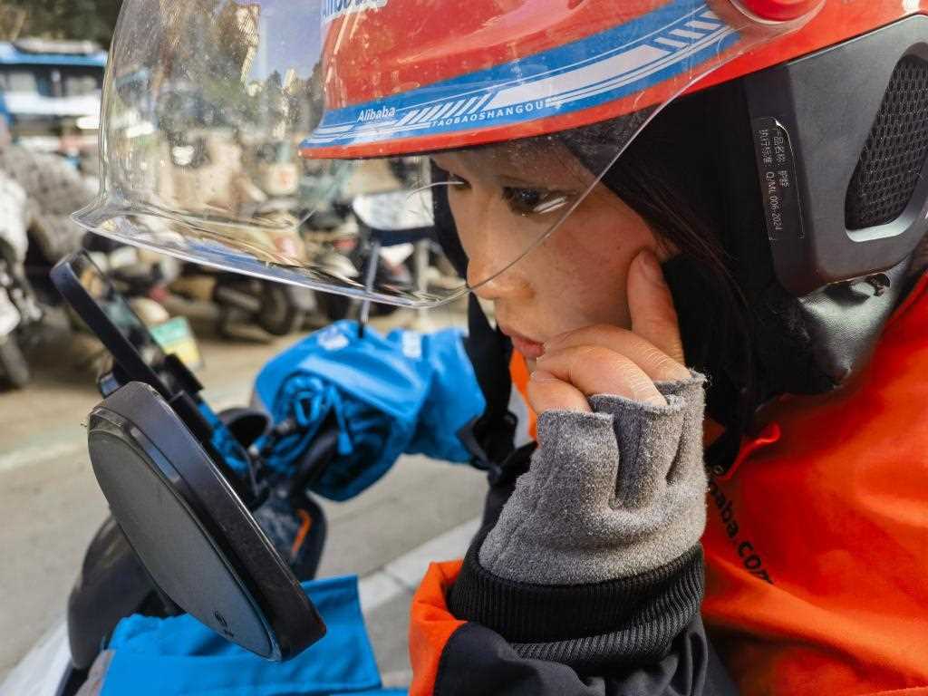 “外卖在变，人情味没变”——骑手与城市的“互暖”新春