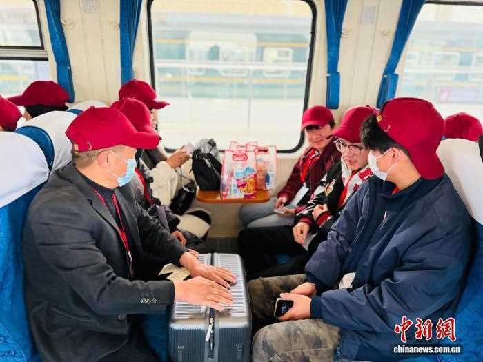 青海组织2026年首批近430名务工人员跨省就业