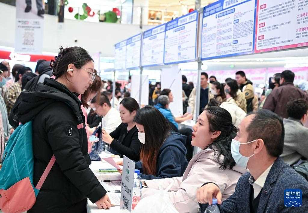 宁夏银川：专场招聘助力妇女就业