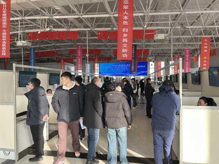 内蒙古包头市稀土高新区工会举办招聘会助力稳就业