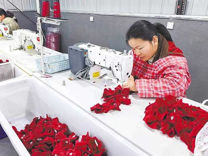 带潮玩生产线回村创业