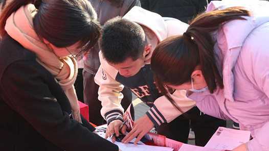 在村里参加招聘会，是种什么体验网赚项目-副业赚钱-互联网创业-资源整合青创网