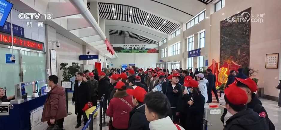 各地迎来复工返岗高峰 “春风”拉满节后复工复产的“进度条”