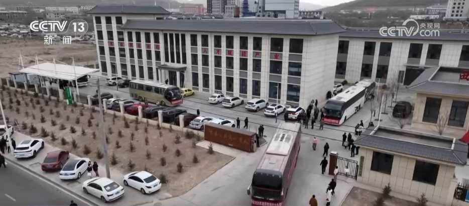 各地迎来复工返岗高峰 “春风”拉满节后复工复产的“进度条”