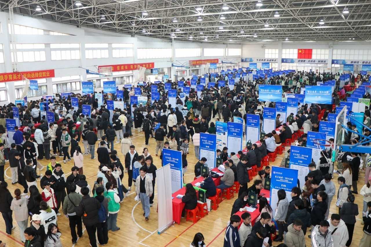 “工会送岗位 乐业在江淮”安徽省高校毕业生就业服务专场招聘会举办